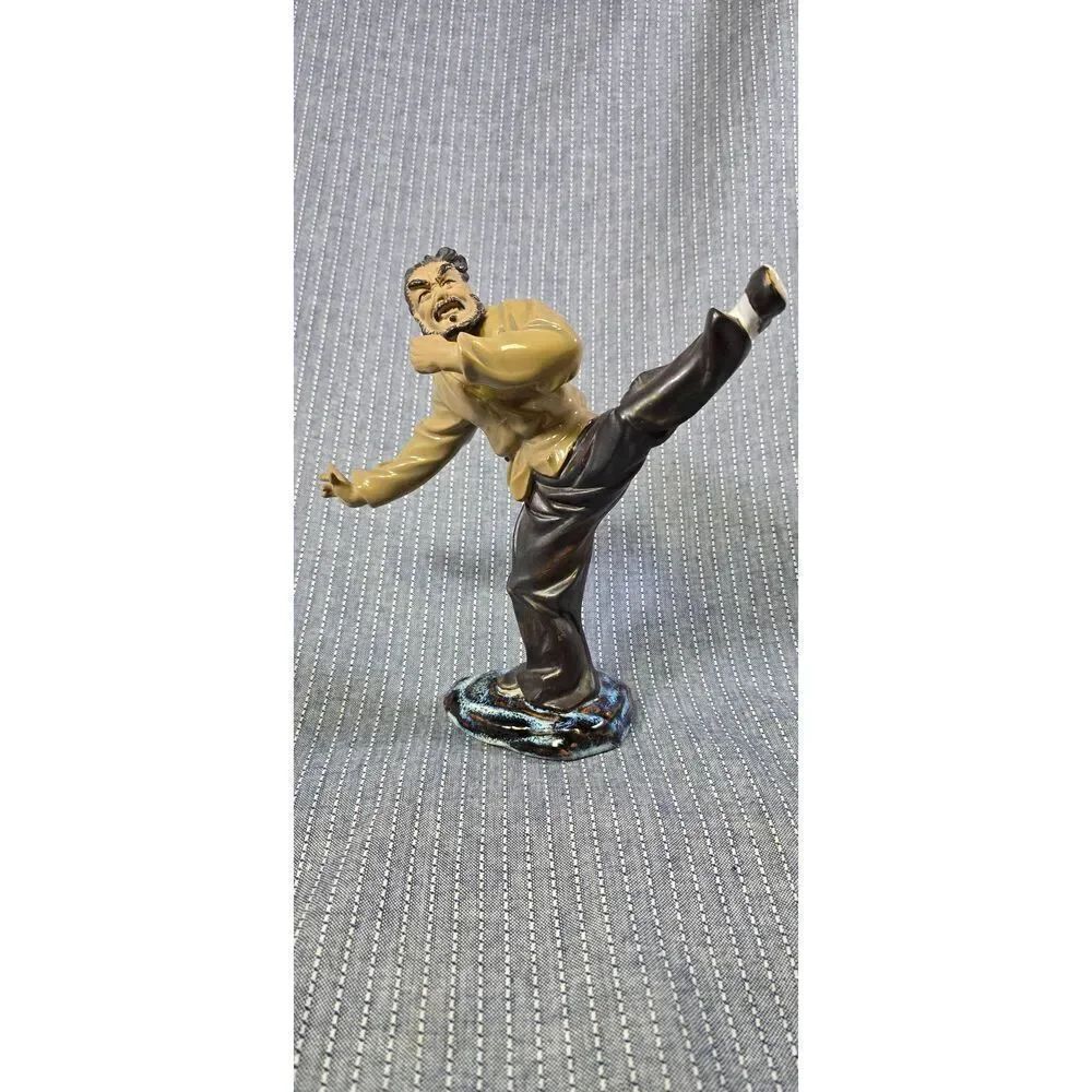 Chinese Shiwan Mudman figurine